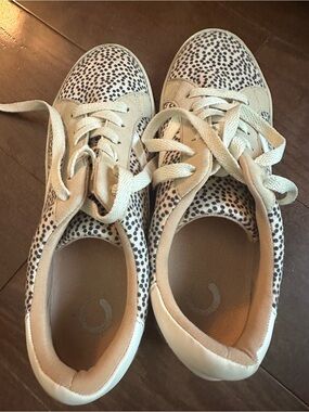 Kids Casual Leopard Print Sneakers in Cream